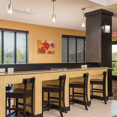 Holiday Inn Express And Suites Lafayette East By Ihg Bagian luar foto
