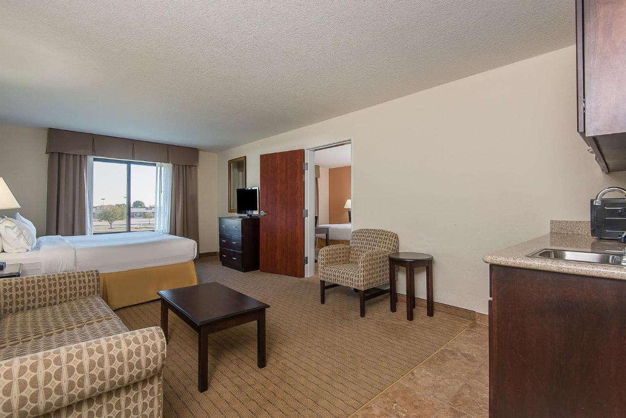 Holiday Inn Express And Suites Lafayette East By Ihg Bagian luar foto