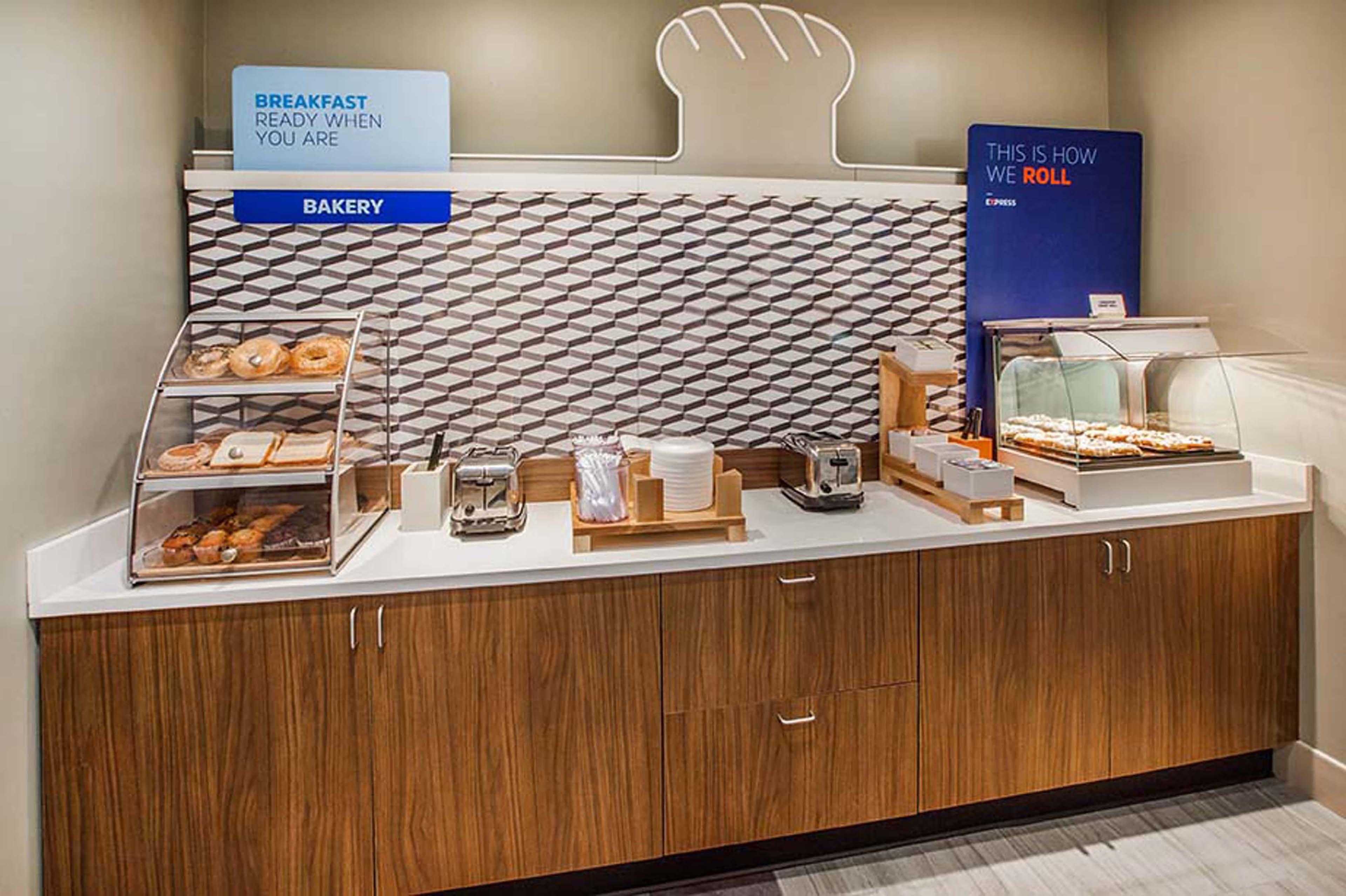Holiday Inn Express And Suites Lafayette East By Ihg Bagian luar foto
