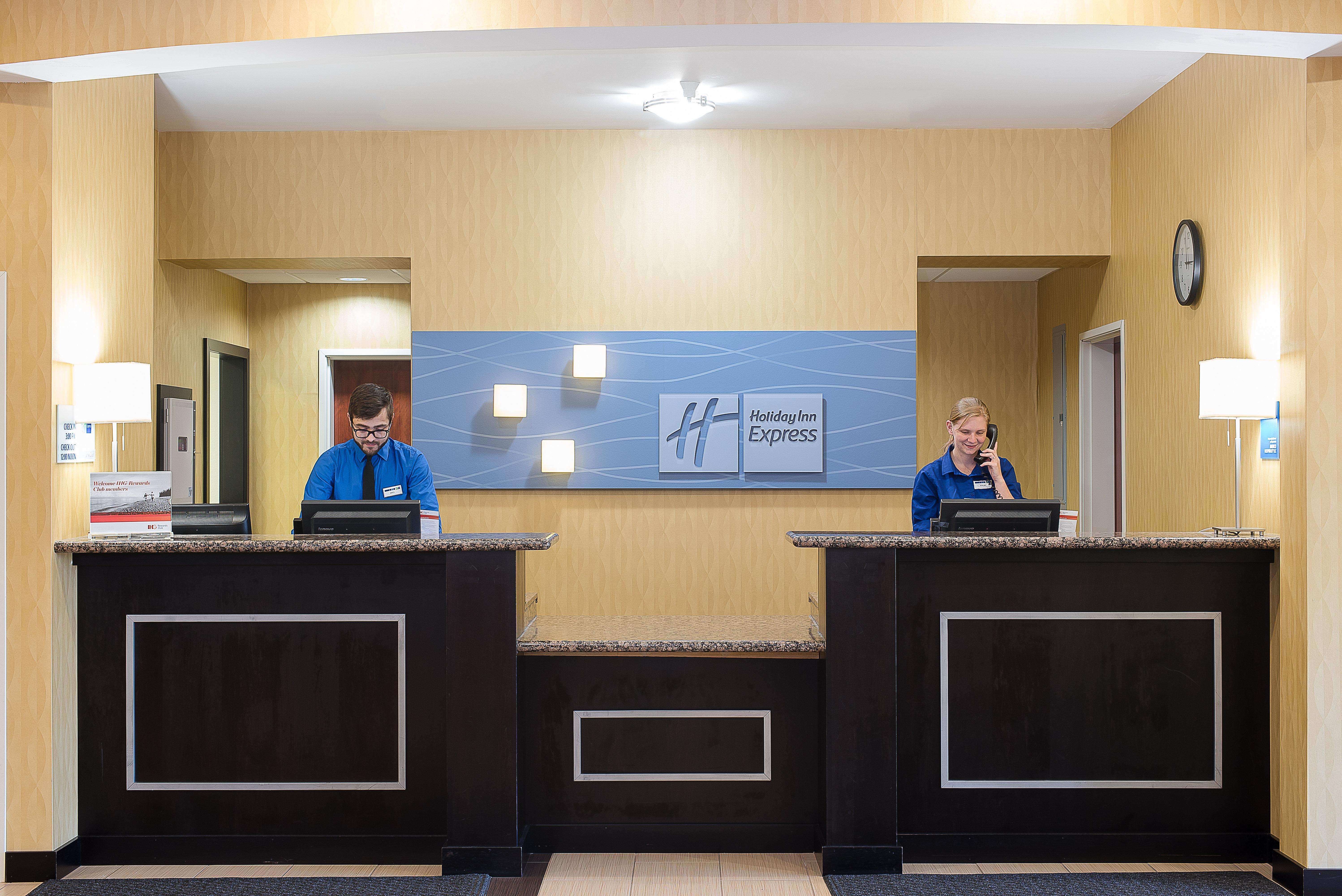 Holiday Inn Express And Suites Lafayette East By Ihg Bagian luar foto