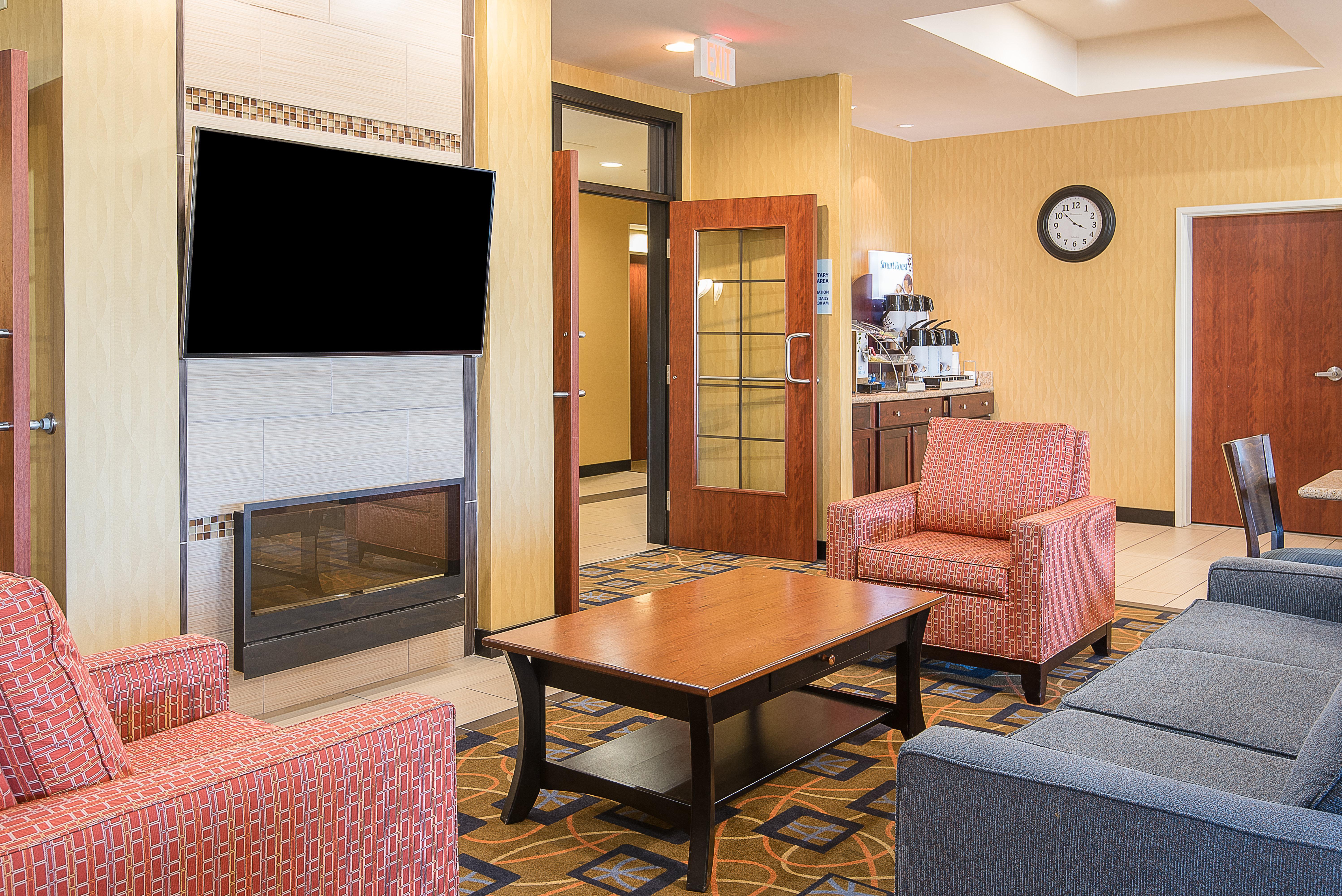 Holiday Inn Express And Suites Lafayette East By Ihg Bagian luar foto