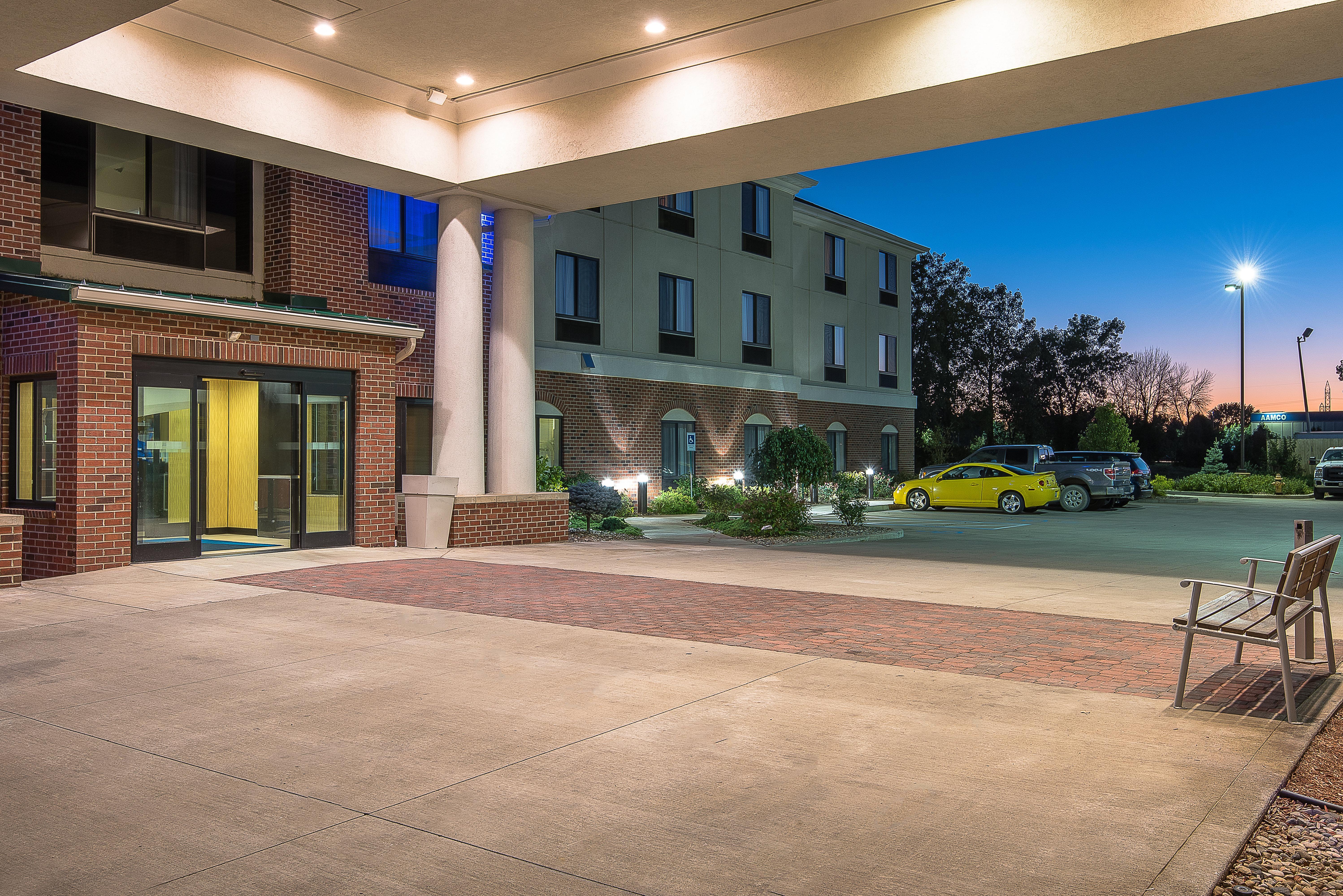 Holiday Inn Express And Suites Lafayette East By Ihg Bagian luar foto