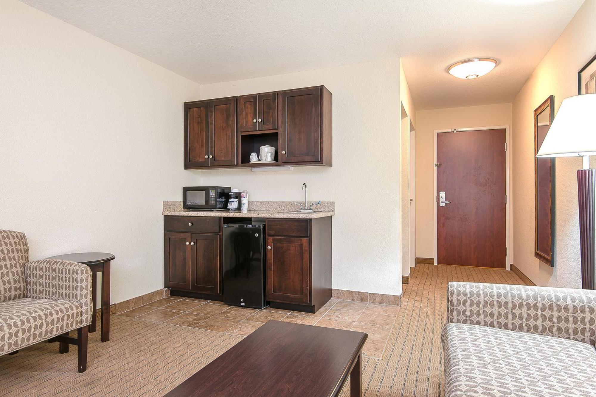 Holiday Inn Express And Suites Lafayette East By Ihg Bagian luar foto